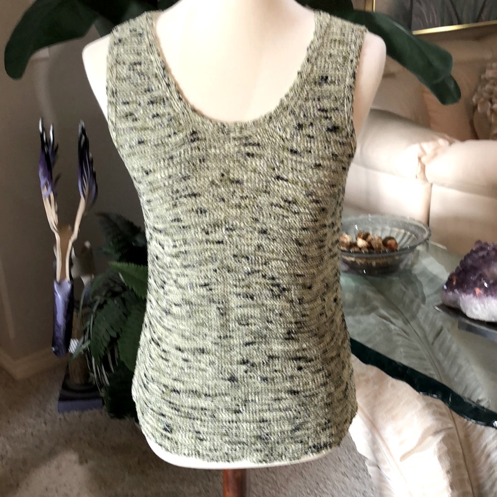 SZ M SIGRID OLSEN TOP. NWOT